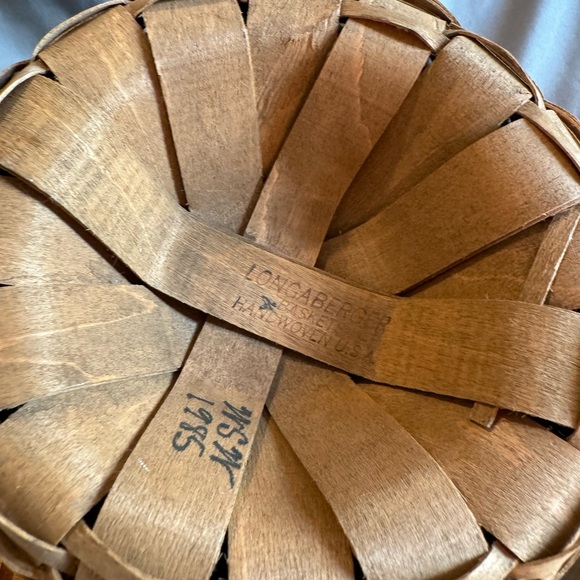 Very vintage Longaberger basket, handwoven dated 1985 - Picture 6 of 9